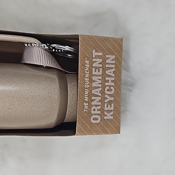 Stanley The Mini Quencher Ornament Keychain Honey Talks - Picture 3 of 5